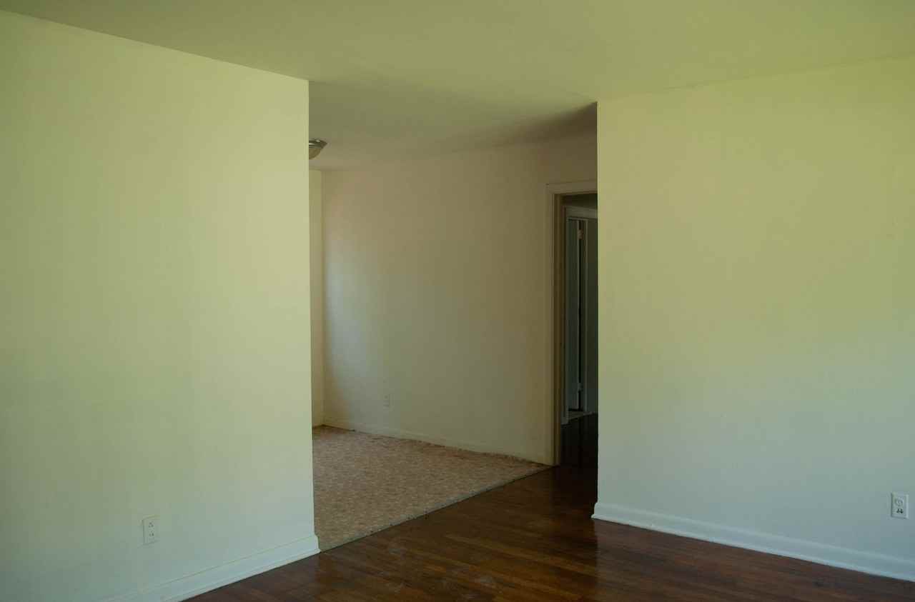 700 Apache St - Photo 3 of 8