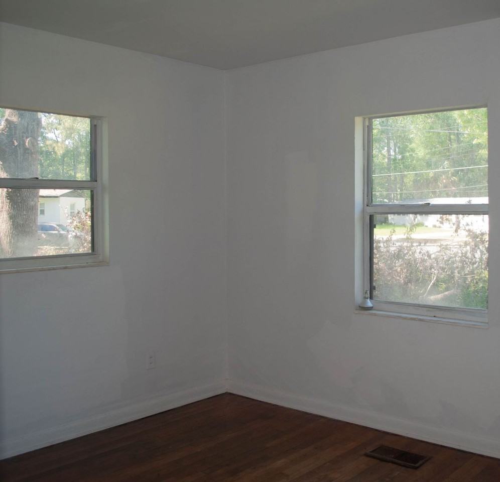 700 Apache St - Photo 6 of 8