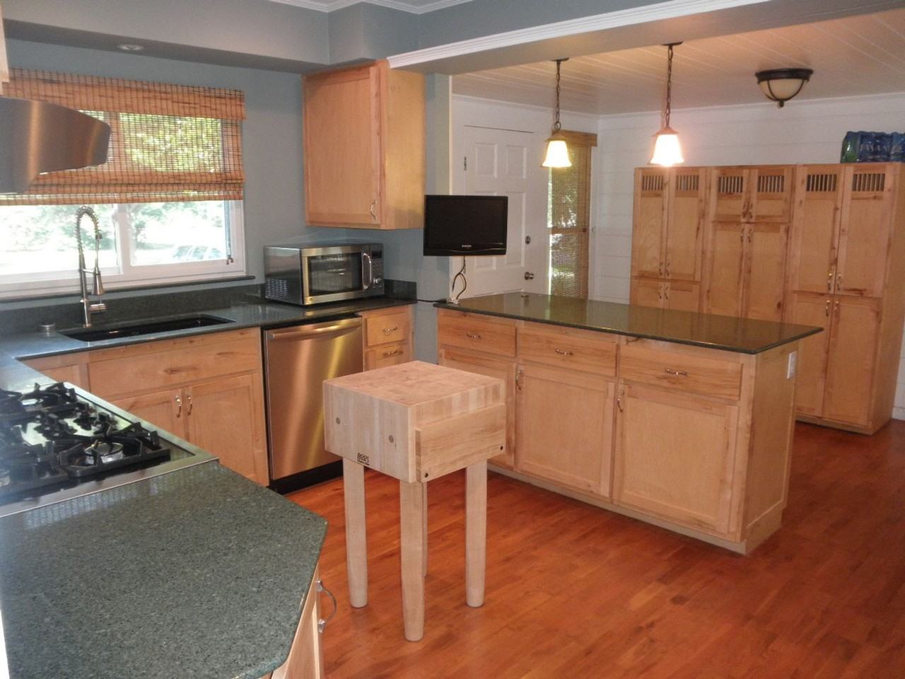 915 Laurel Ave - Photo 2 of 23