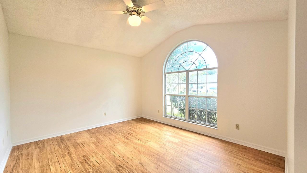 8636 Charlesgate Cir N - Photo 3 of 25