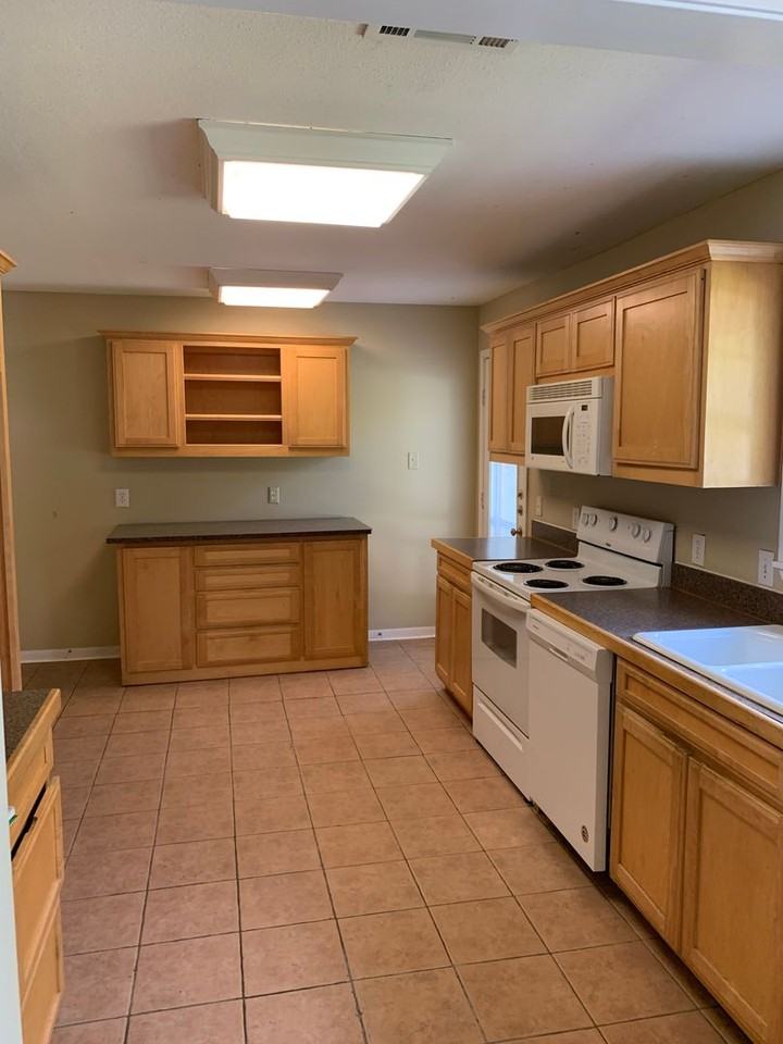 1221 Britt Dr - Photo 3 of 13