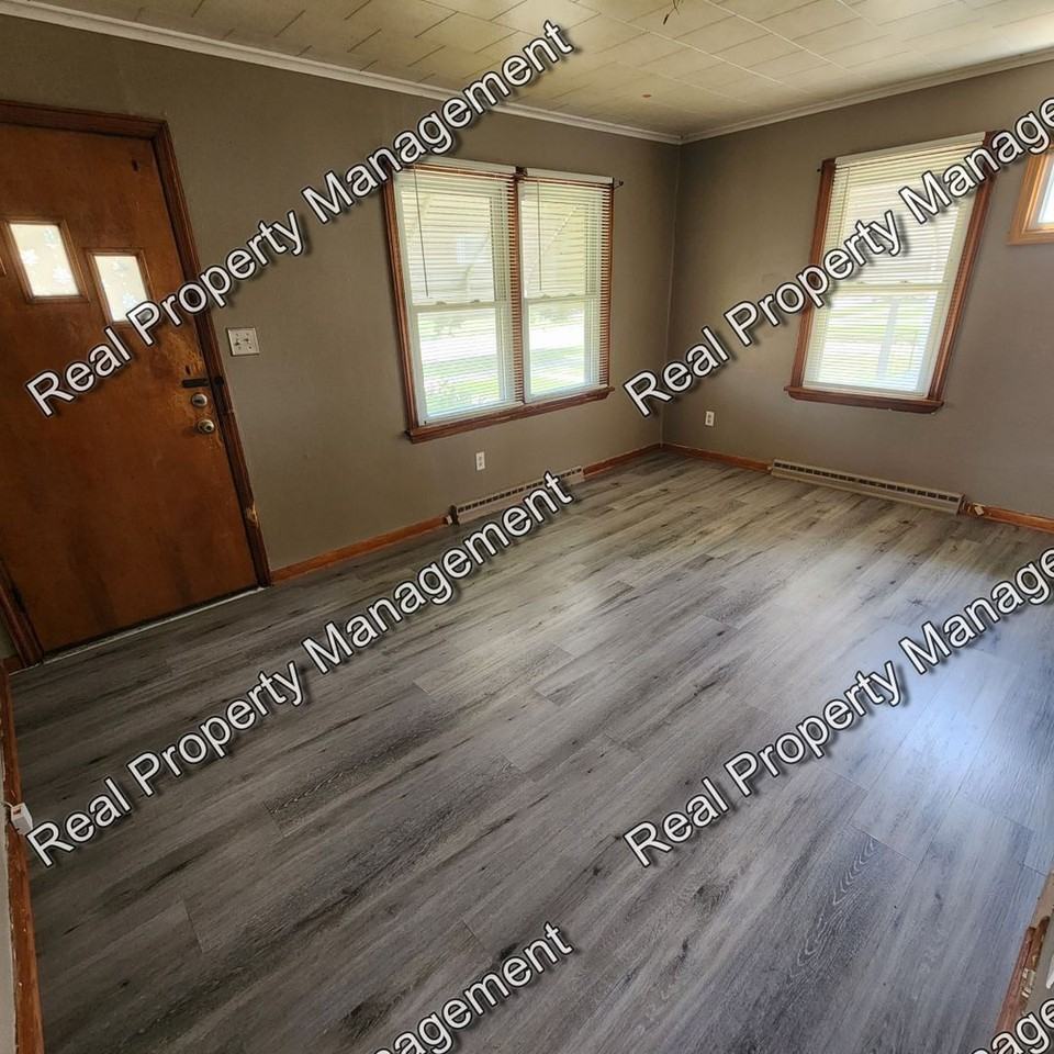 7428 Mccook Ave - Photo 2 of 9