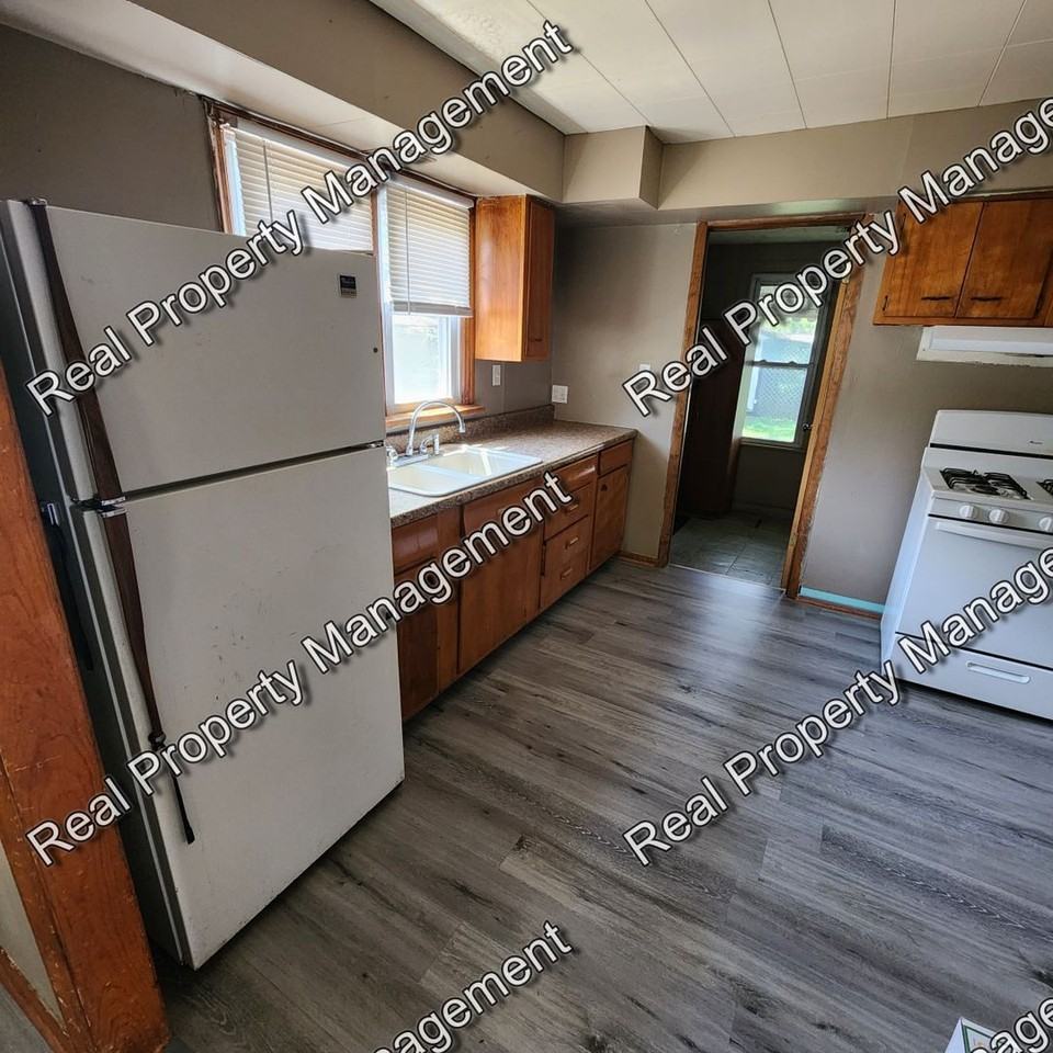 7428 Mccook Ave - Photo 3 of 9