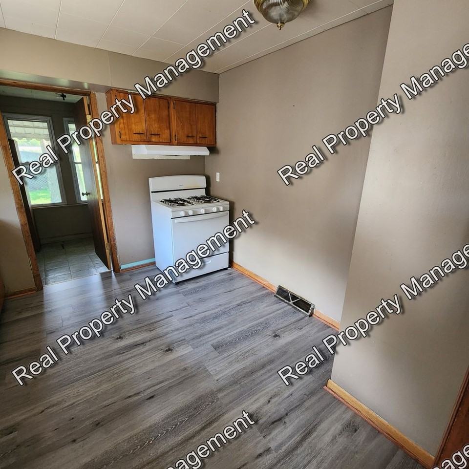 7428 Mccook Ave - Photo 4 of 9