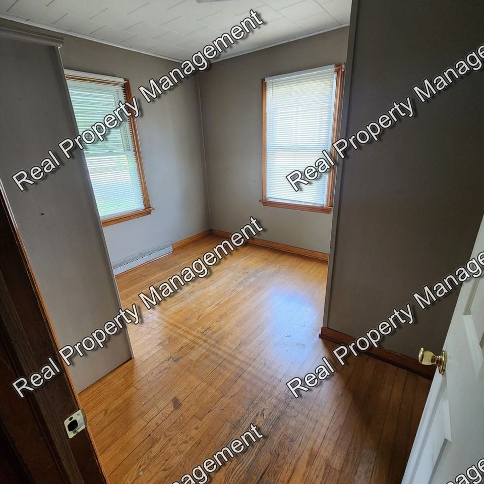7428 Mccook Ave - Photo 6 of 9