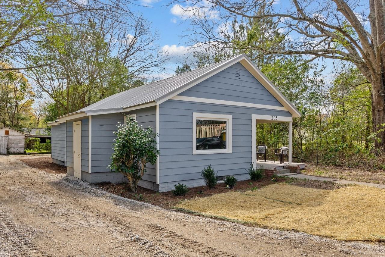 205 2nd St - Photo 3 of 31