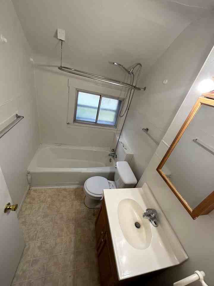 1682 W 14th St - Photo 5 of 11