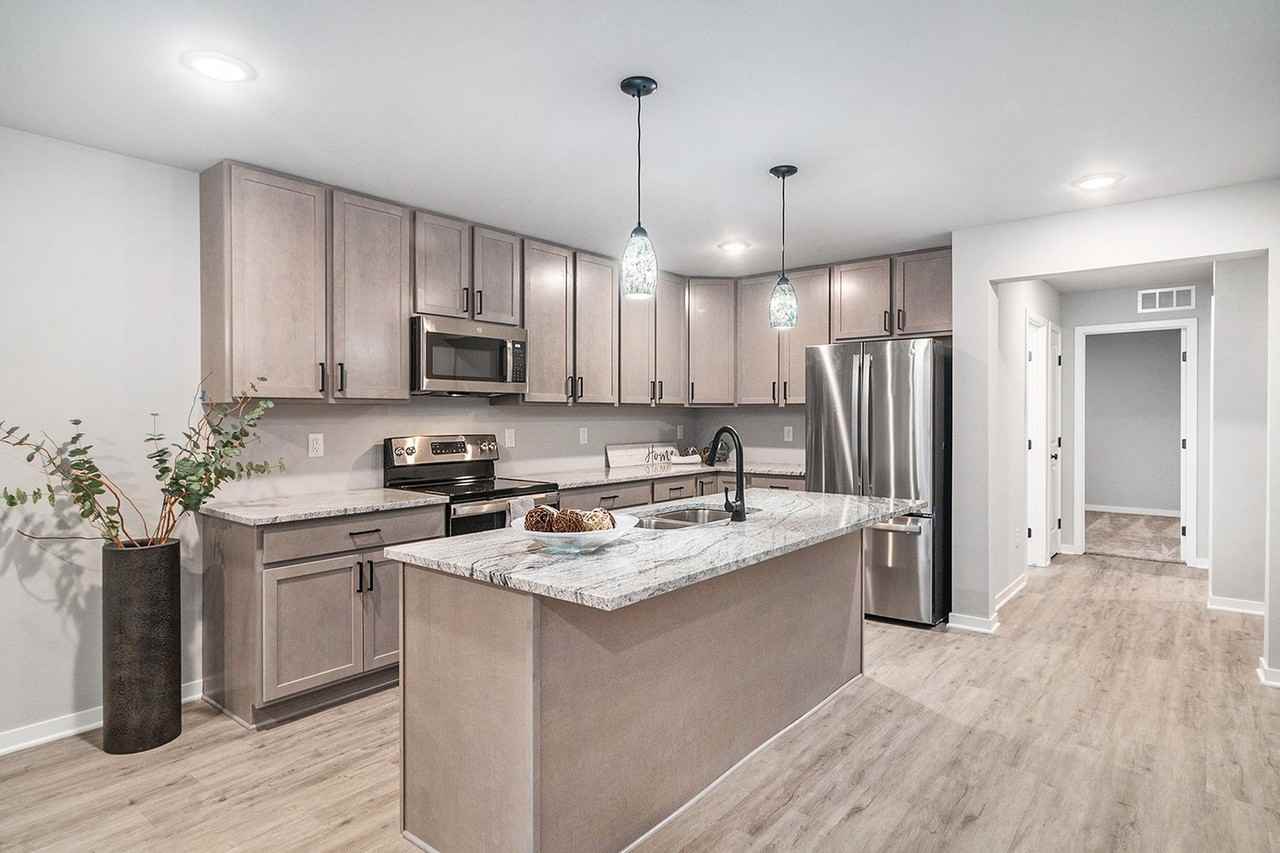 17543 Beechwood Ln - Photo 6 of 47