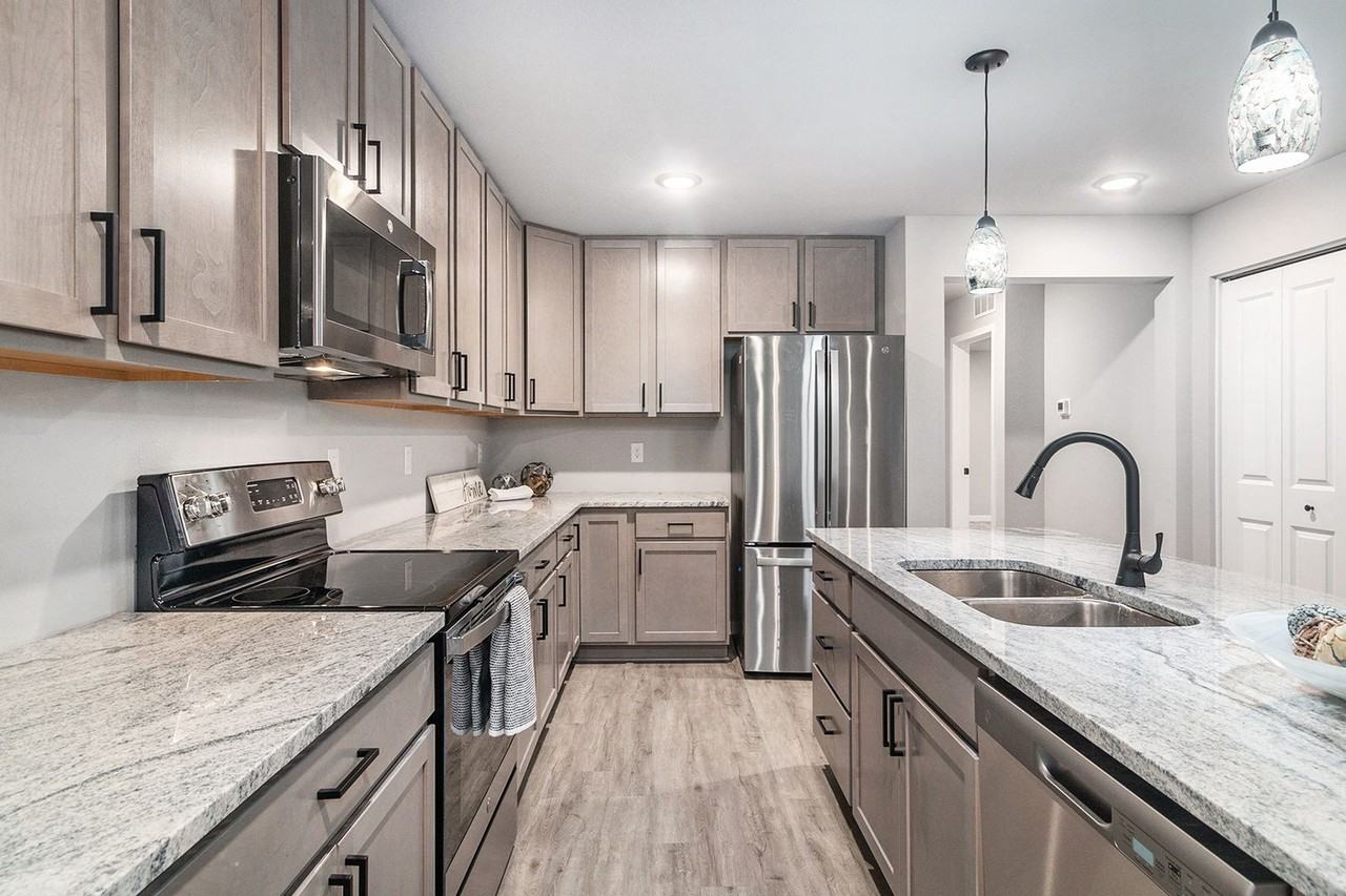 17543 Beechwood Ln - Photo 7 of 47