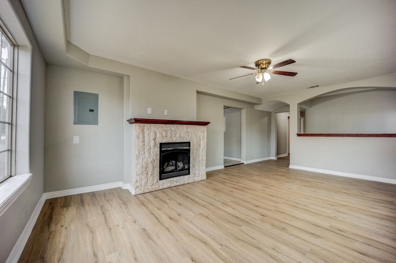 1920 Houston St - Photo 6 of 25