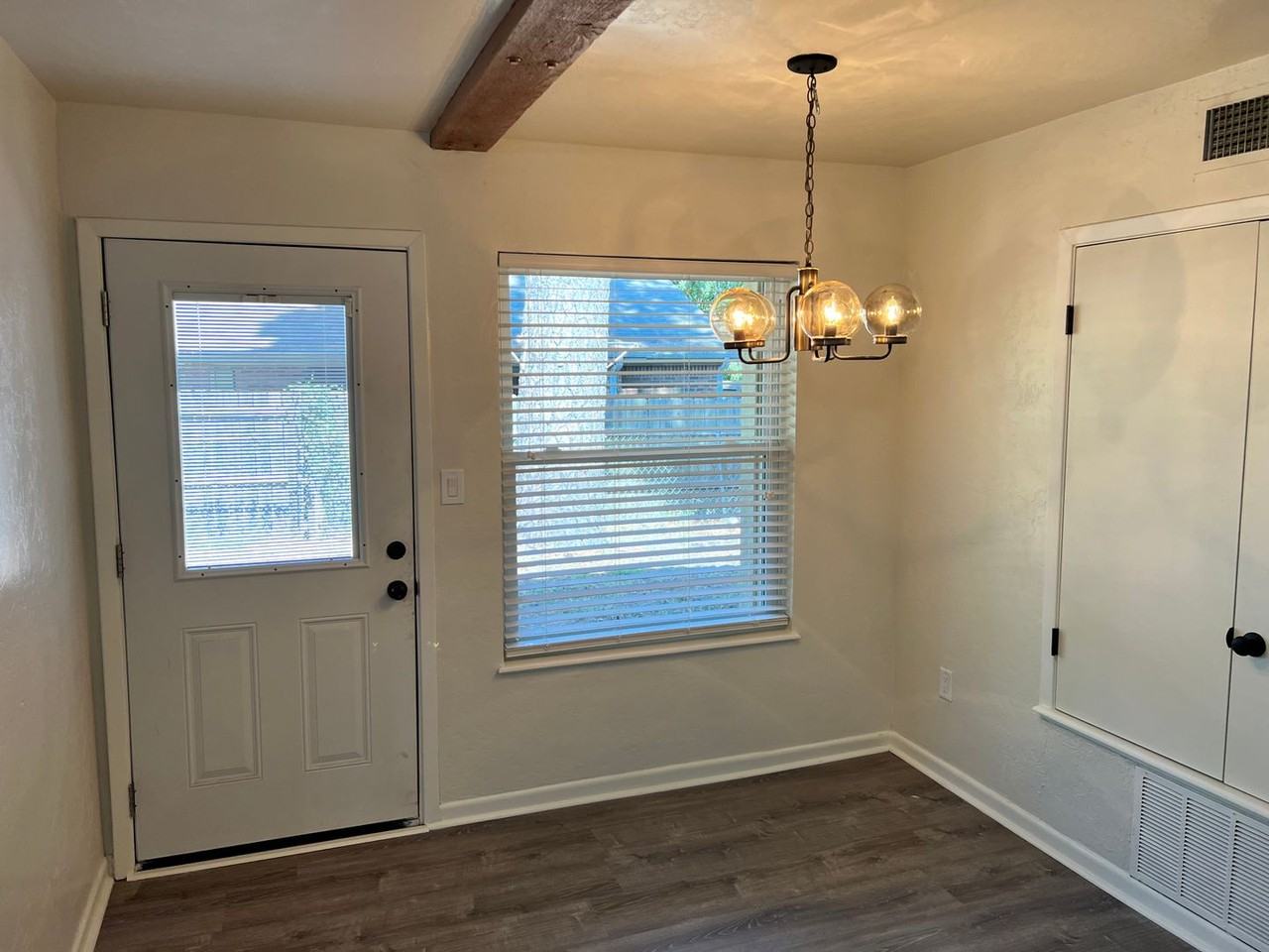 304 Campbell St - Photo 2 of 14