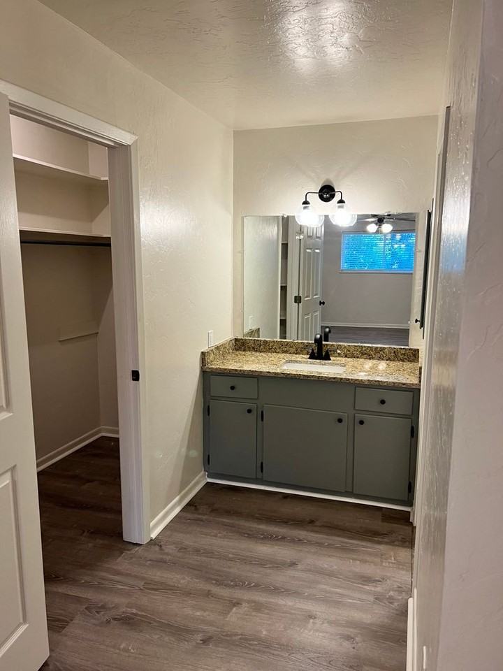 304 Campbell St - Photo 3 of 14