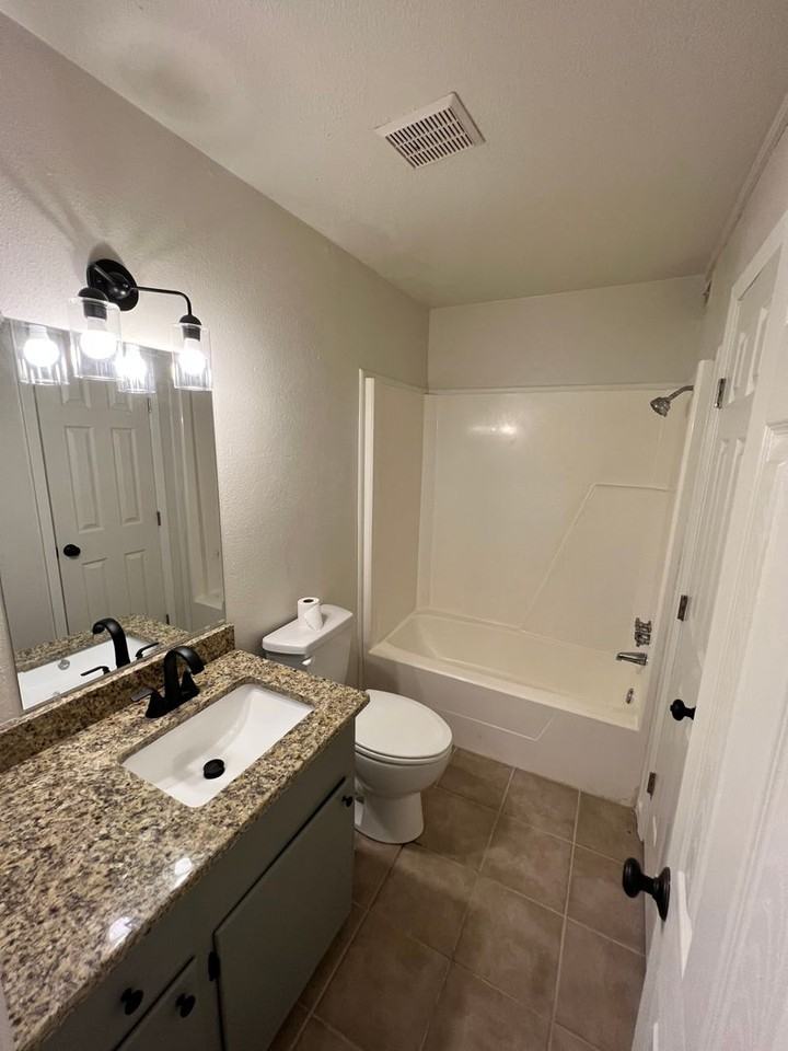 304 Campbell St - Photo 4 of 14