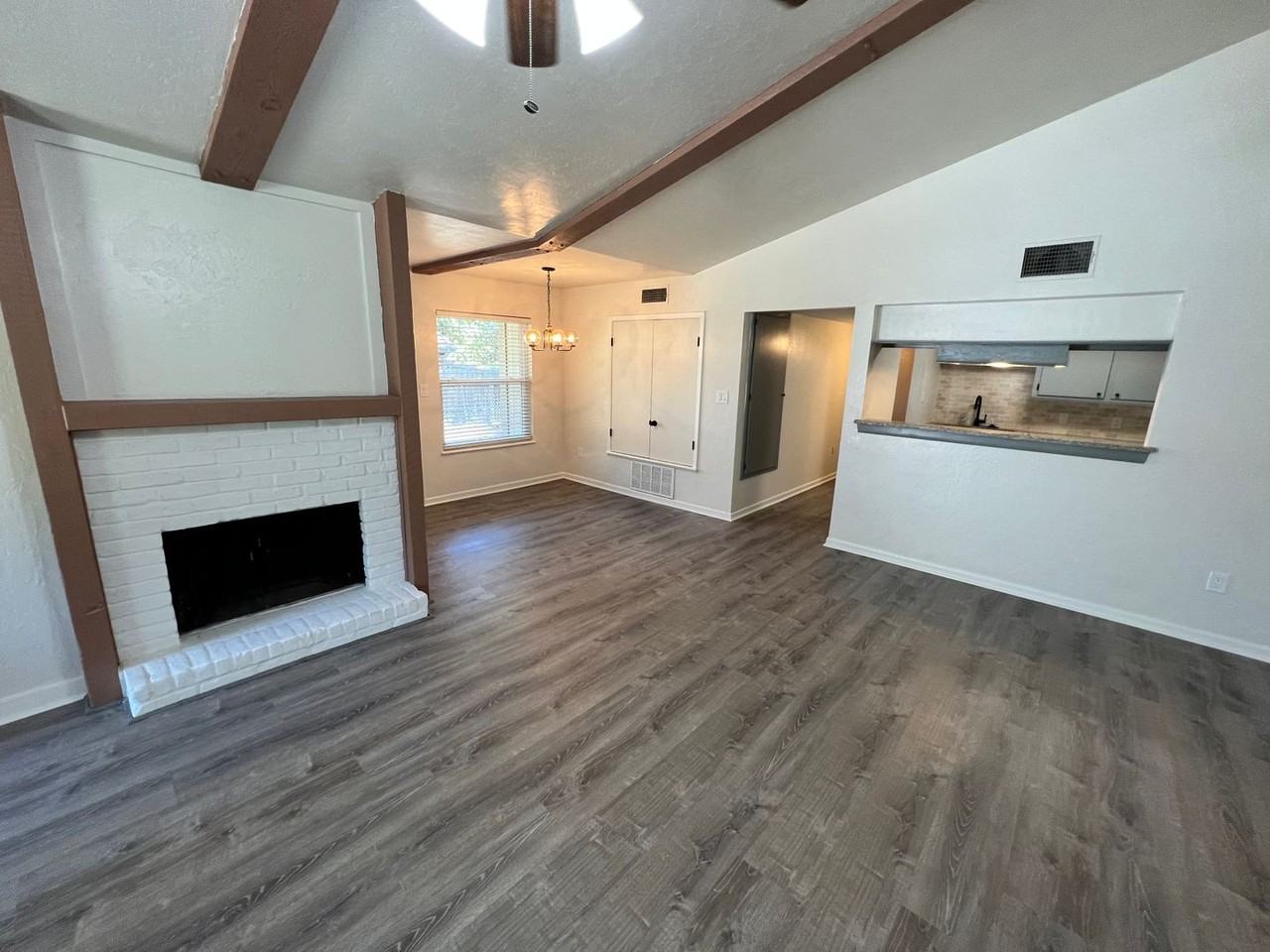 304 Campbell St - Photo 6 of 14