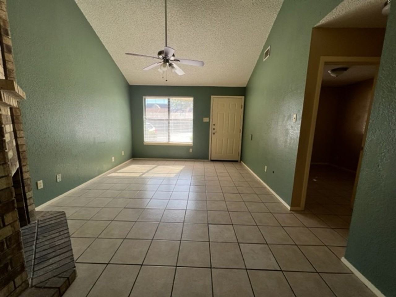 1 Teakwood St - Photo 2 of 12