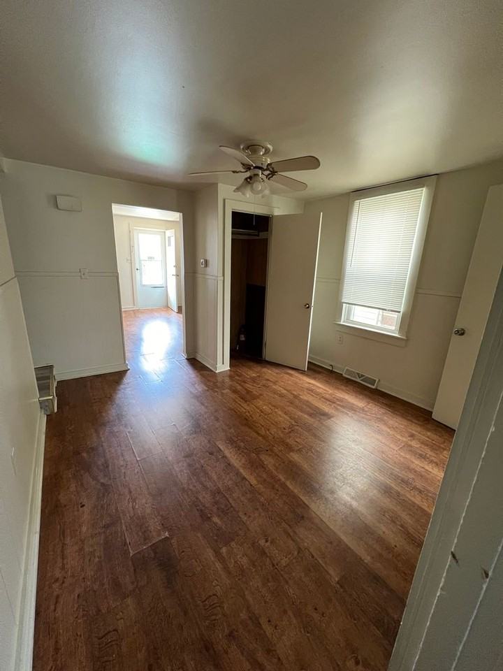 503 N Pitt St - Photo 3 of 12