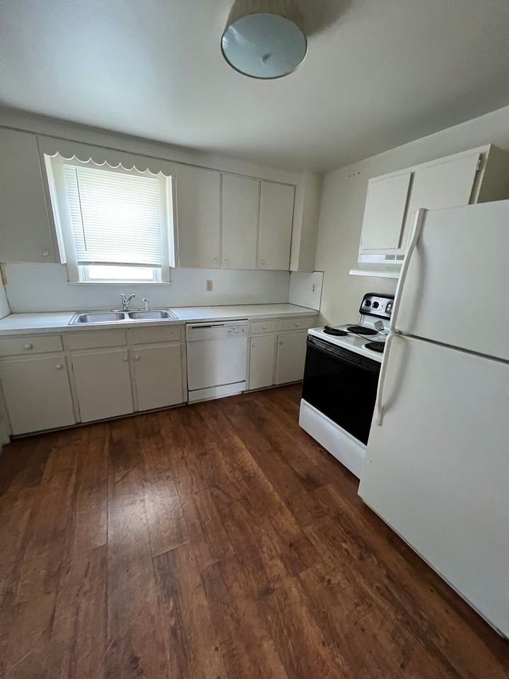 503 N Pitt St - Photo 4 of 12