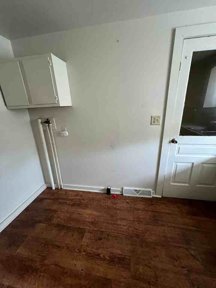 503 N Pitt St - Photo 5 of 12