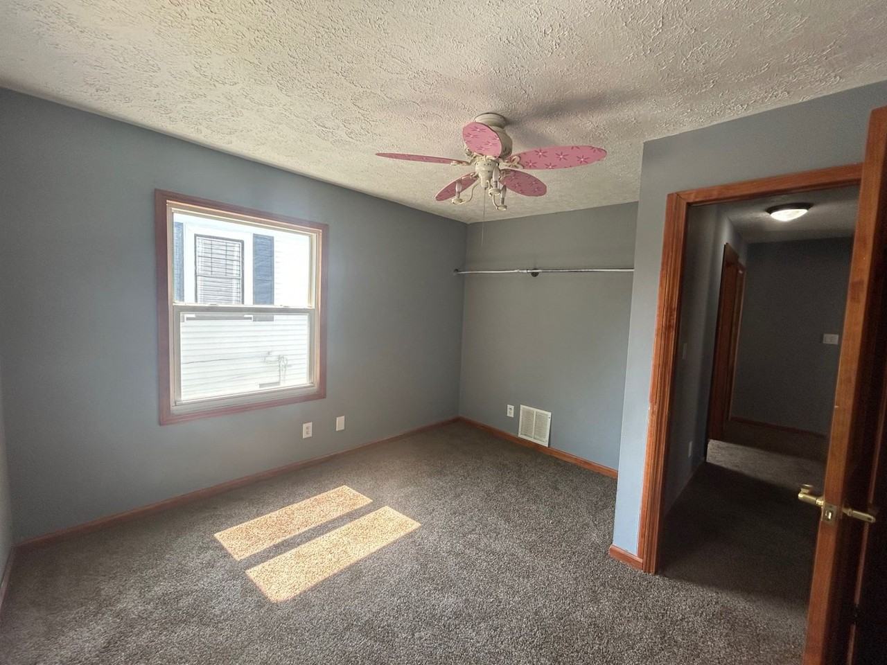 4460 Broadale Rd - Photo 7 of 18