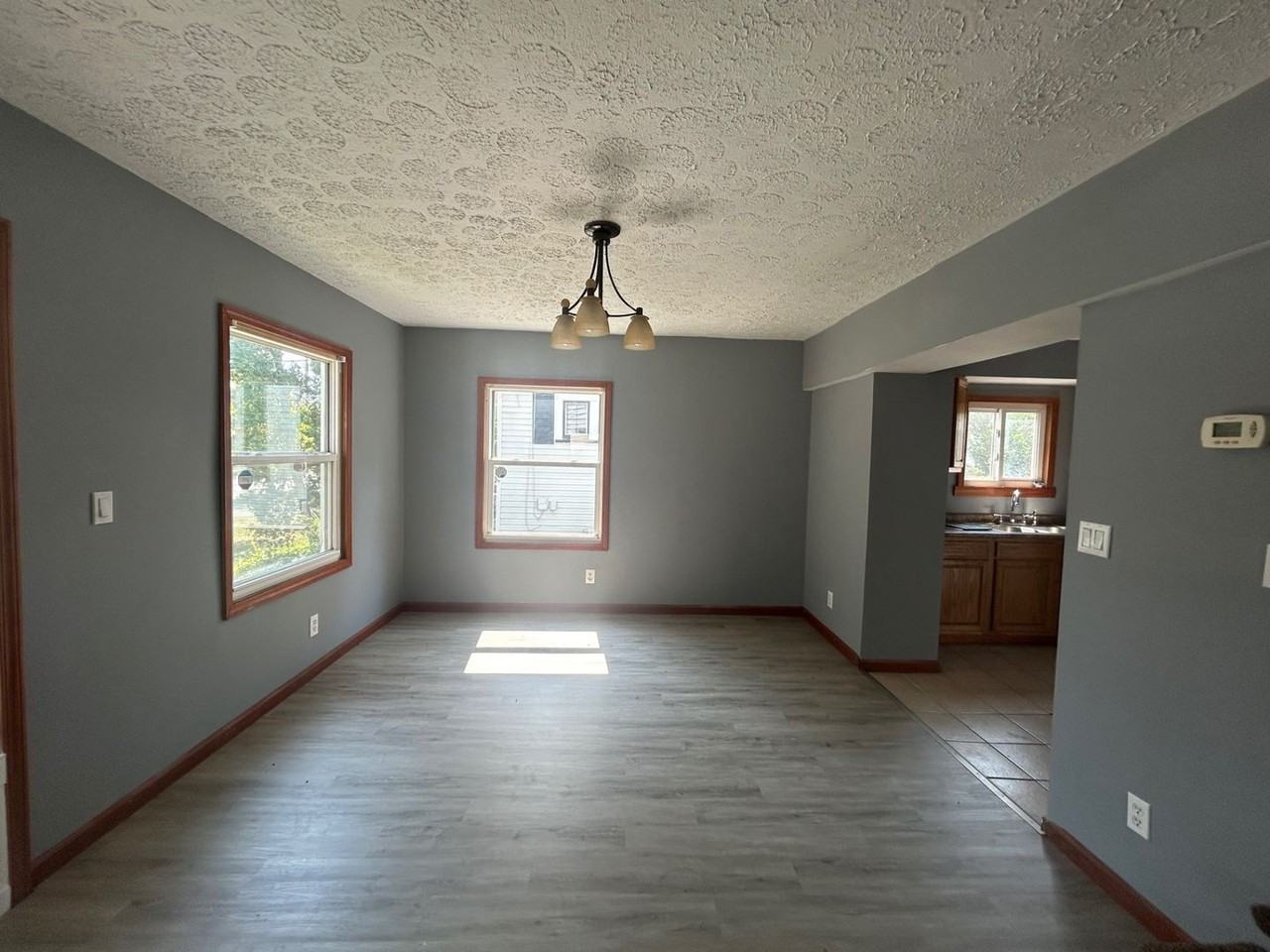 4460 Broadale Rd - Photo 4 of 18