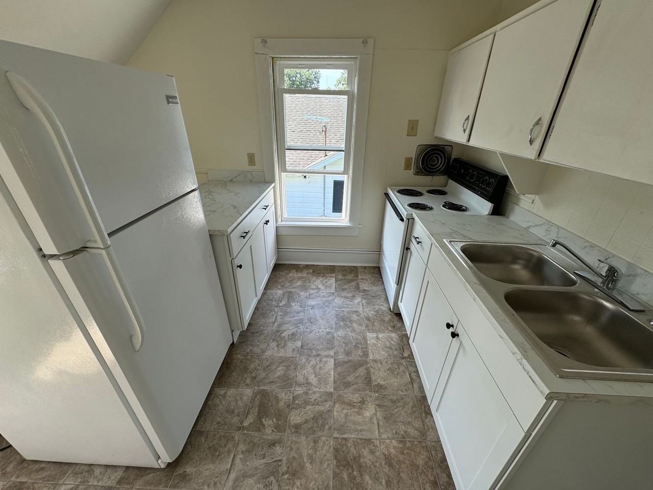 804 S 24th St - Photo 3 of 9