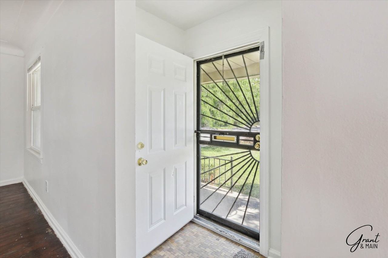 11465 Rossiter St - Photo 3 of 14