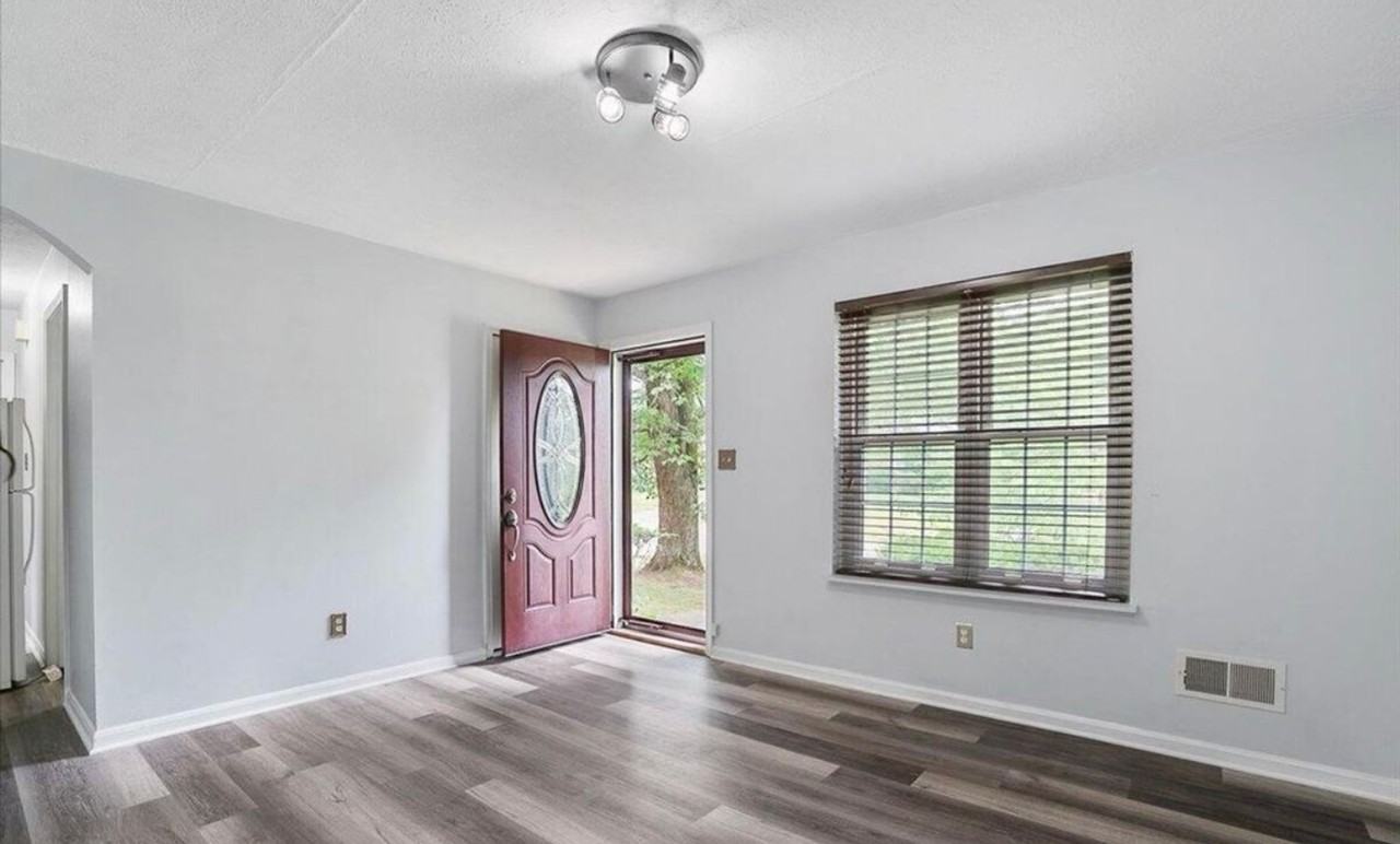 10201 Waycross Ave - Photo 2 of 25