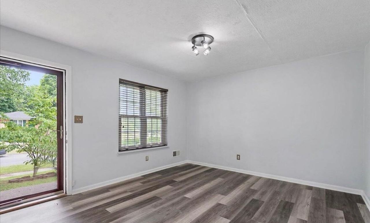 10201 Waycross Ave - Photo 3 of 25