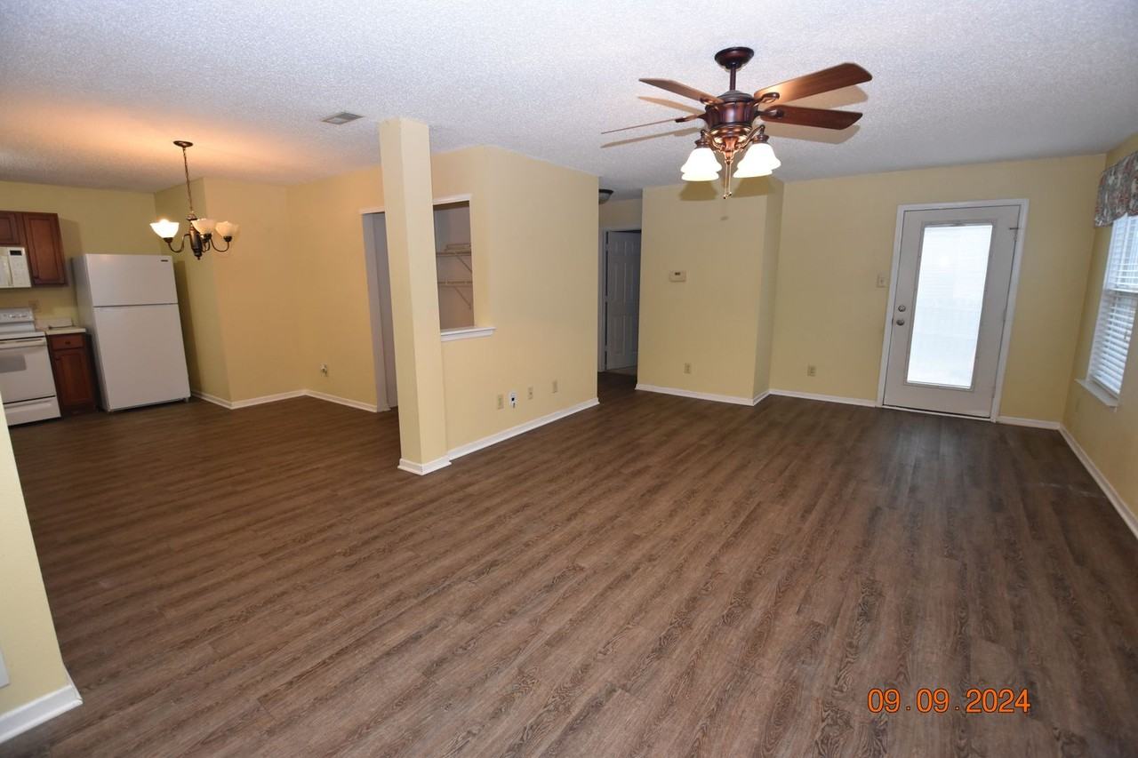 658 Florence Dr - Photo 2 of 17