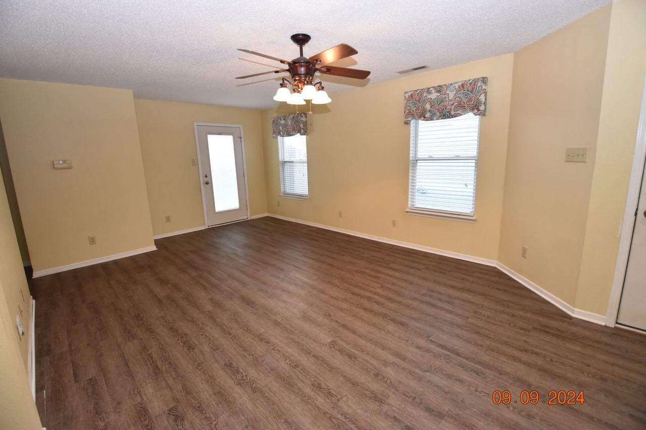 658 Florence Dr - Photo 3 of 17