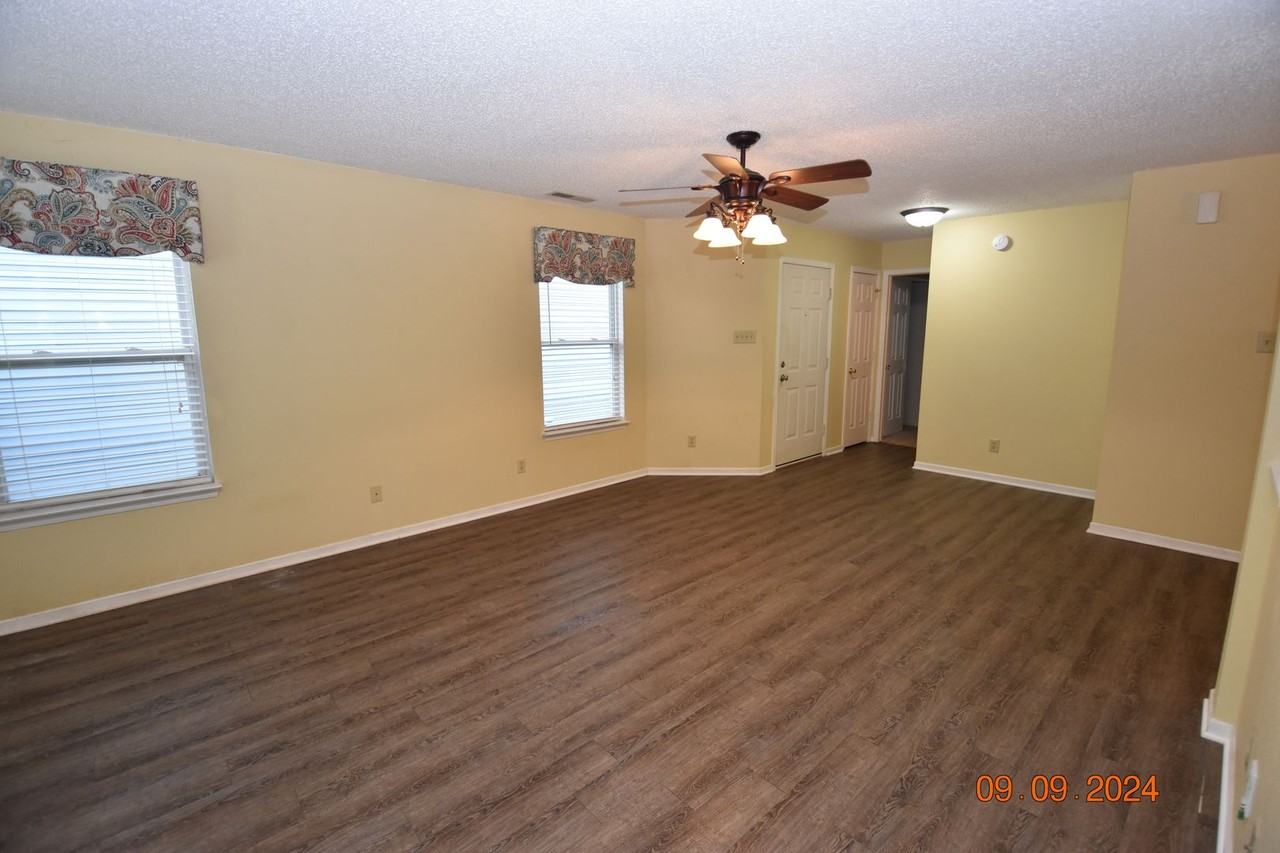 658 Florence Dr - Photo 4 of 17