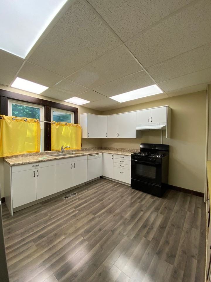505 Middlebury St - Photo 3 of 10