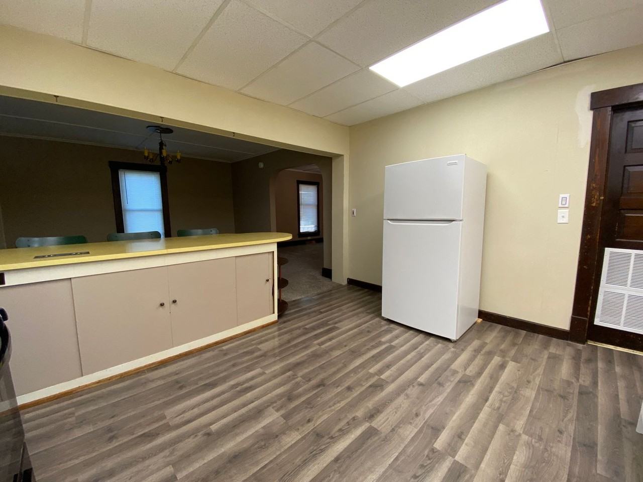 505 Middlebury St - Photo 4 of 10