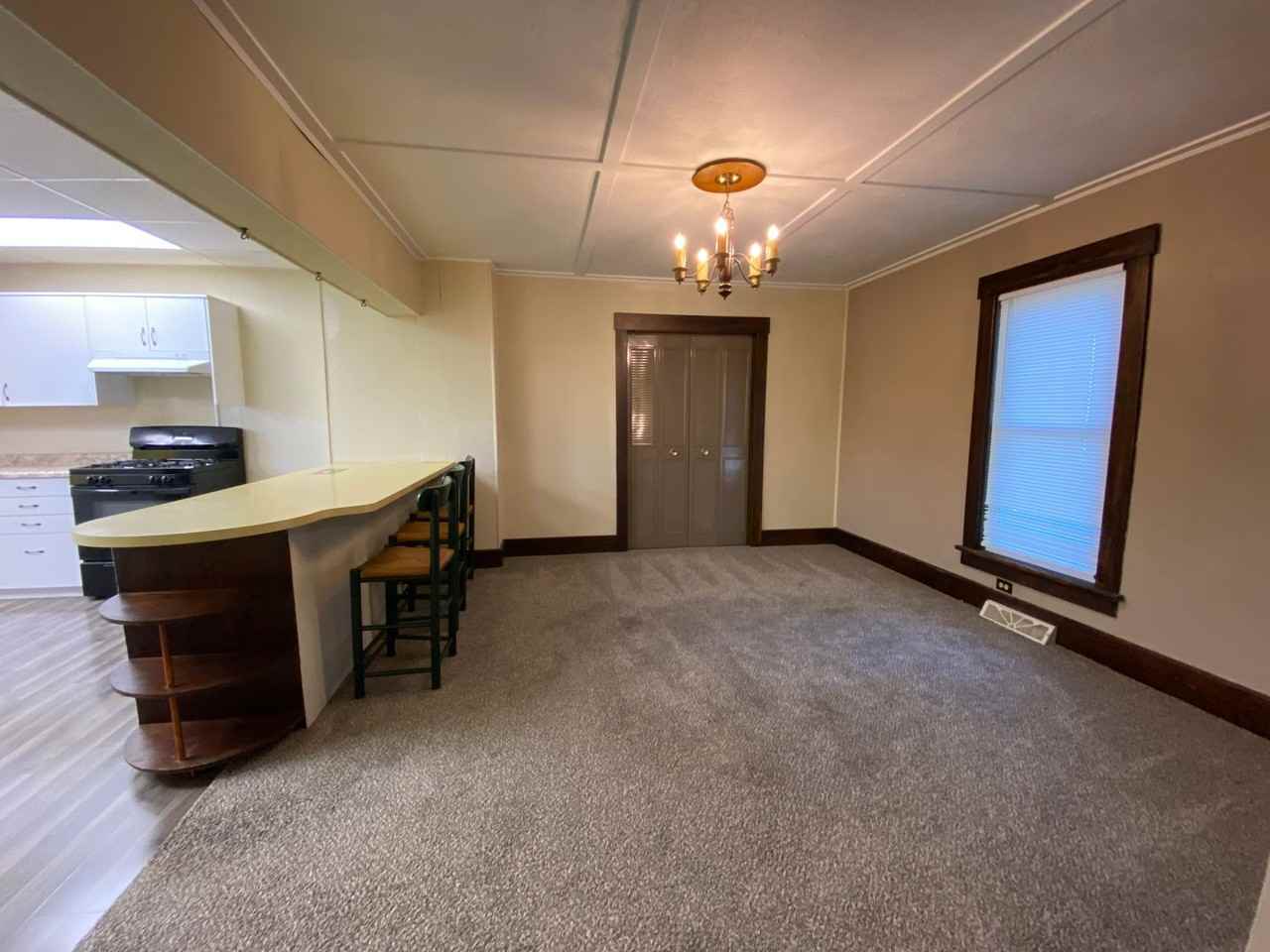 505 Middlebury St - Photo 5 of 10