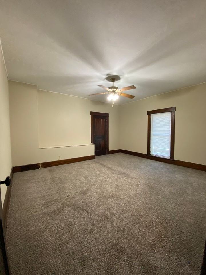 505 Middlebury St - Photo 7 of 10