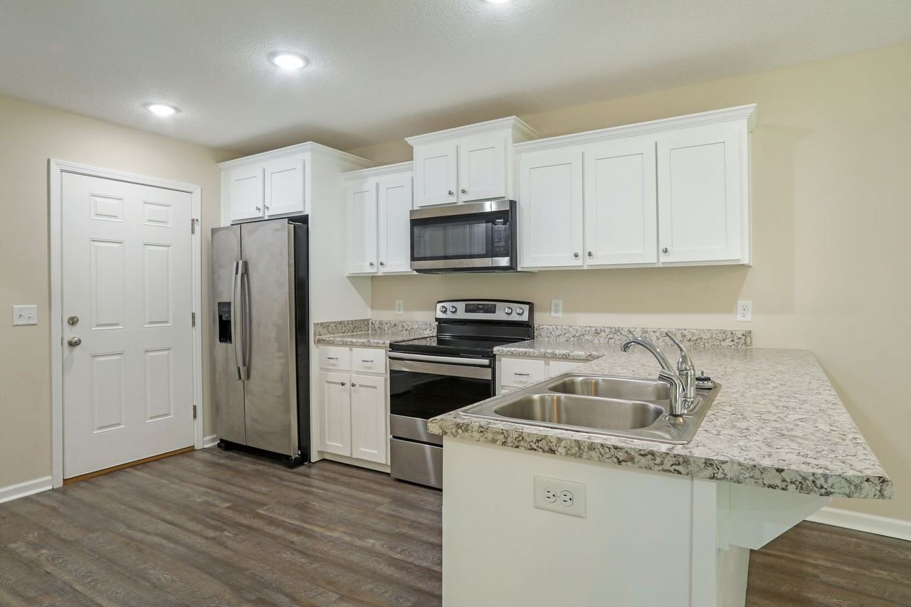 123 Villa Rd - Photo 5 of 17