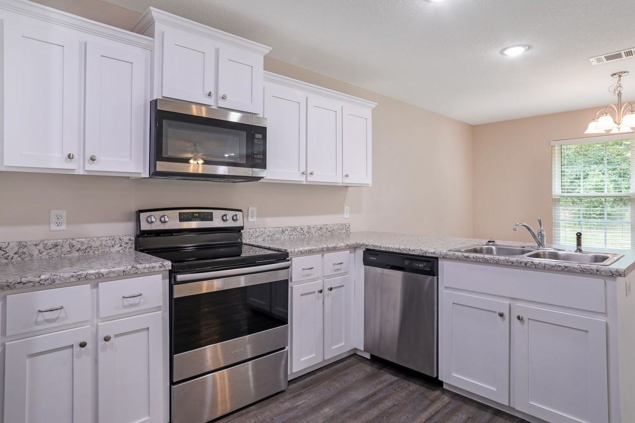 123 Villa Rd - Photo 7 of 17