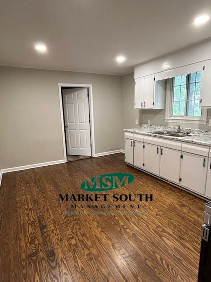 305 Forrest Ave - Photo 3 of 11