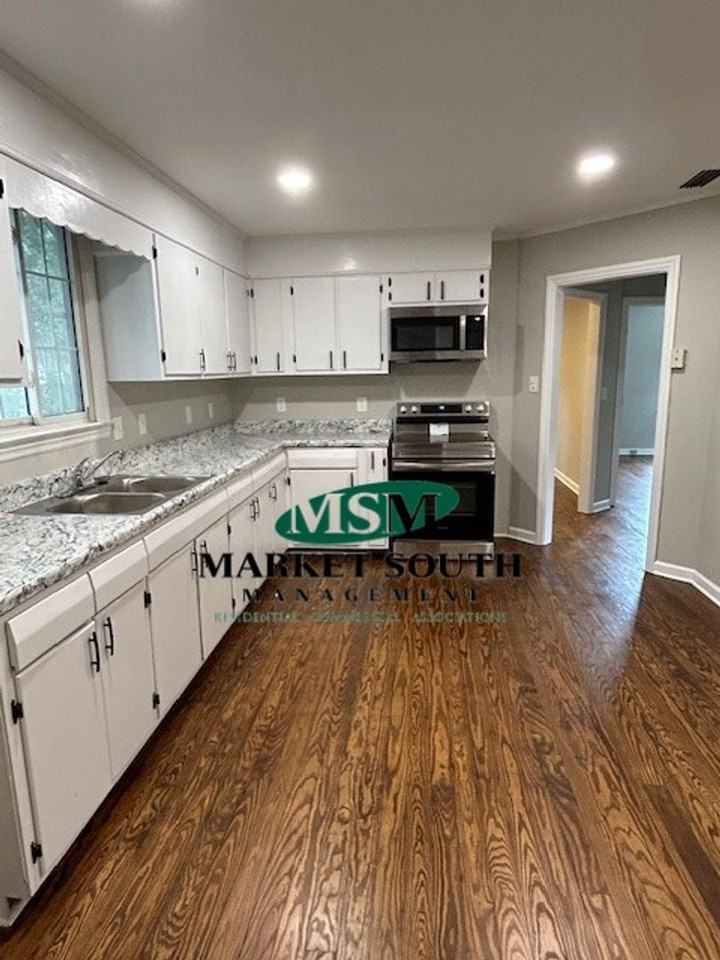 305 Forrest Ave - Photo 4 of 11