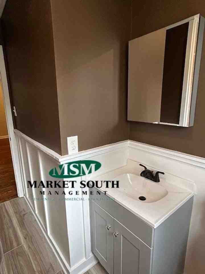 305 Forrest Ave - Photo 7 of 11