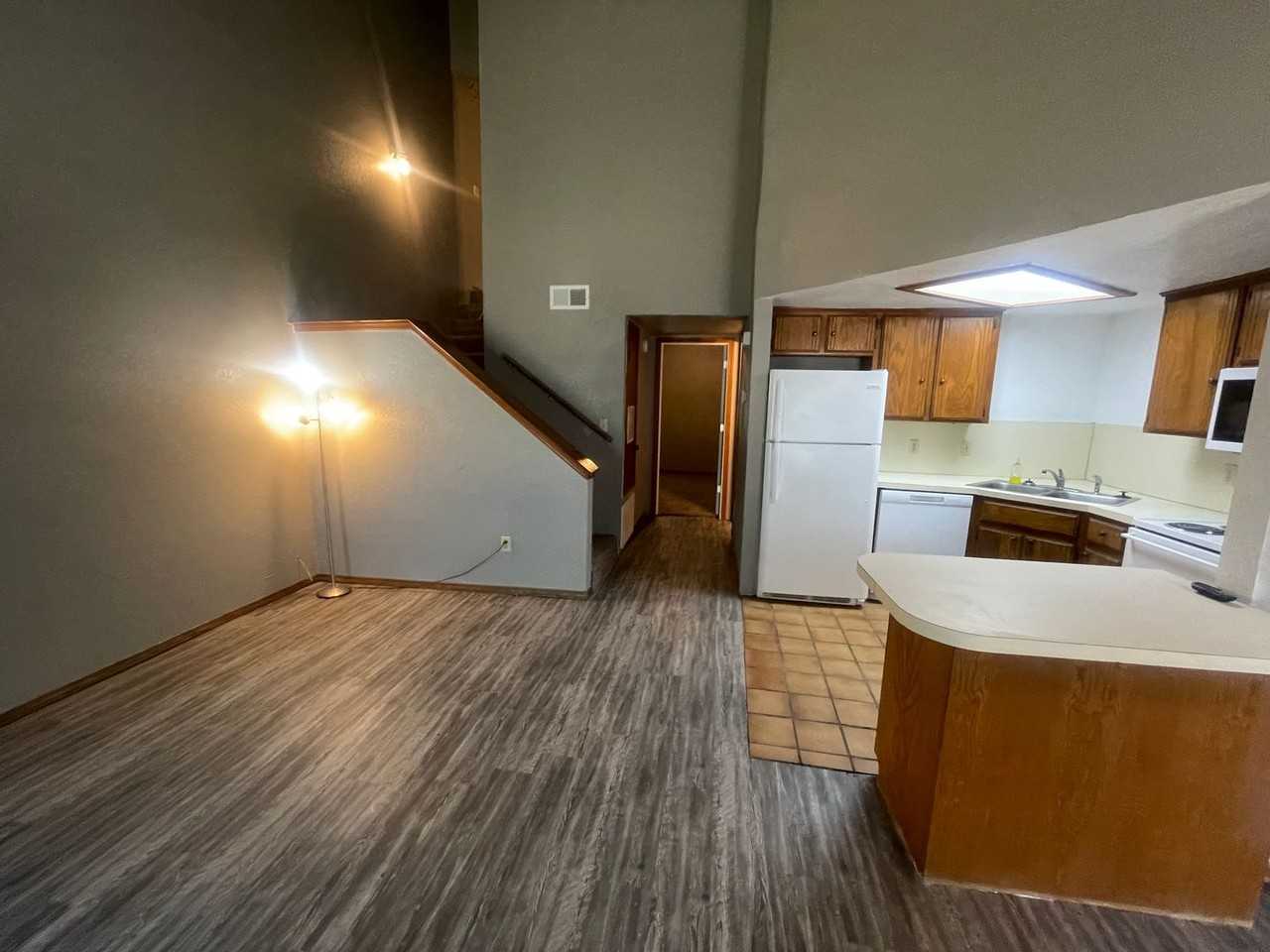 112 W Mosier St - Photo 2 of 19