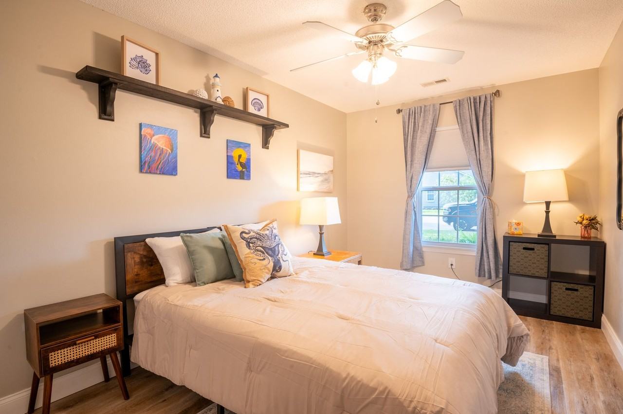 819 Brewster Ln - Photo 2 of 31