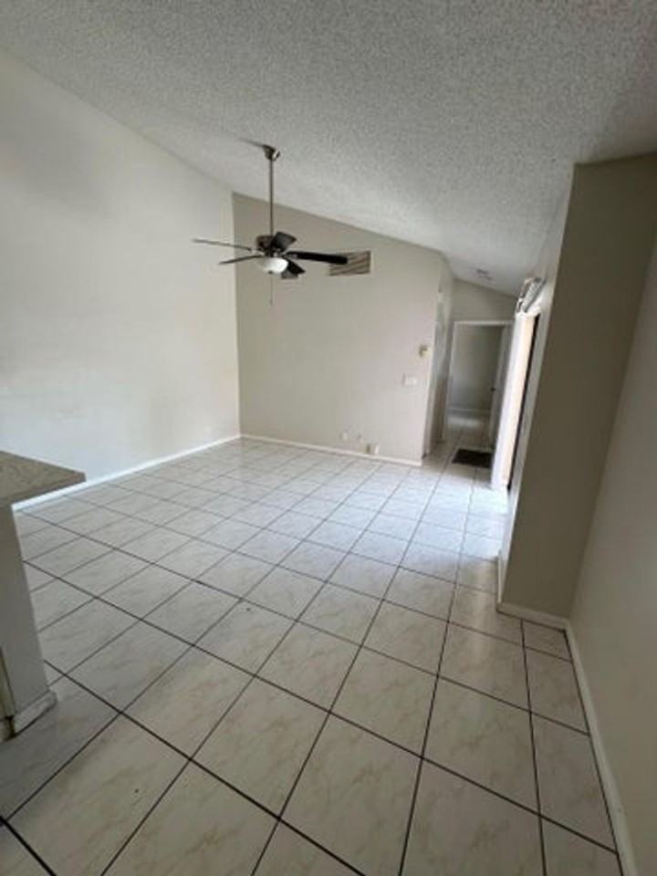 1123 Hyacinth Pl - Photo 2 of 11