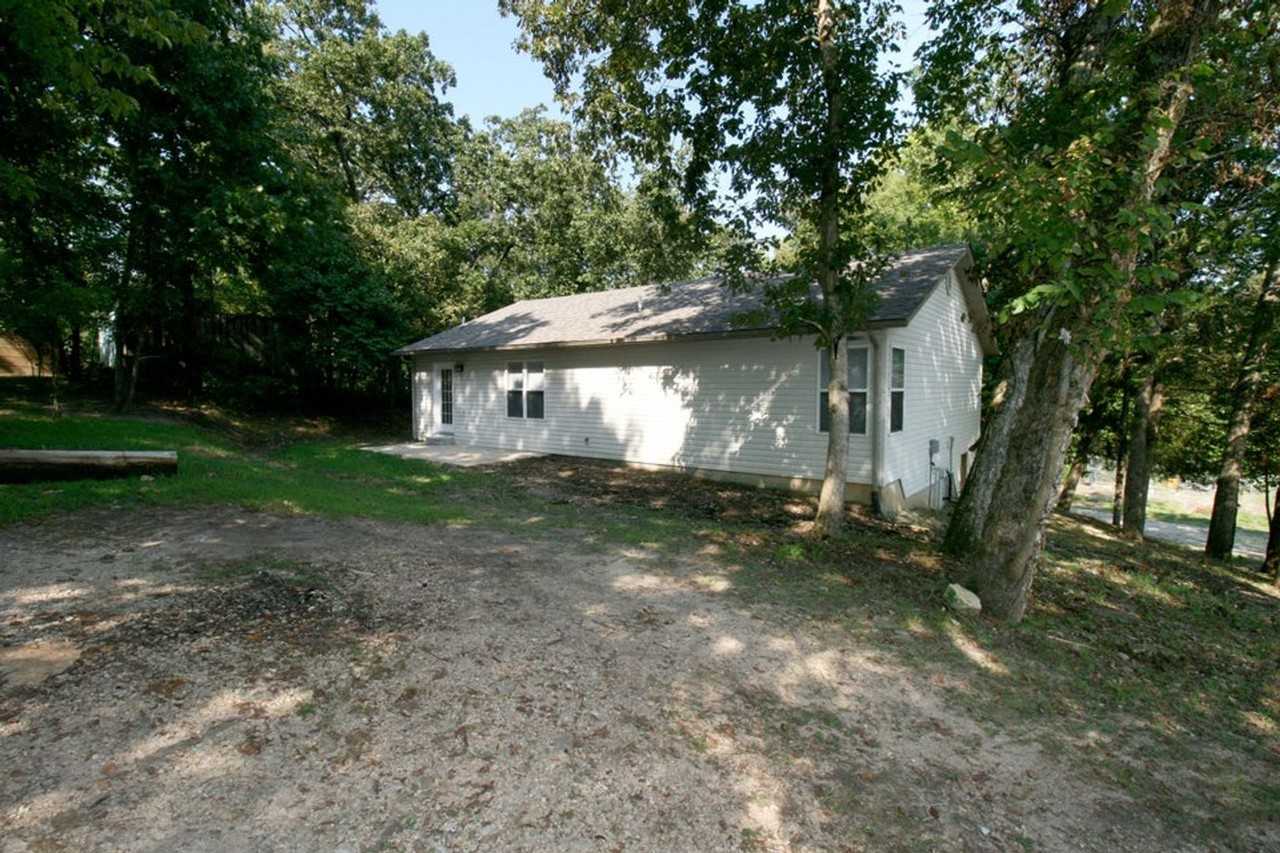 4040 Poplar Rd - Photo 2 of 10