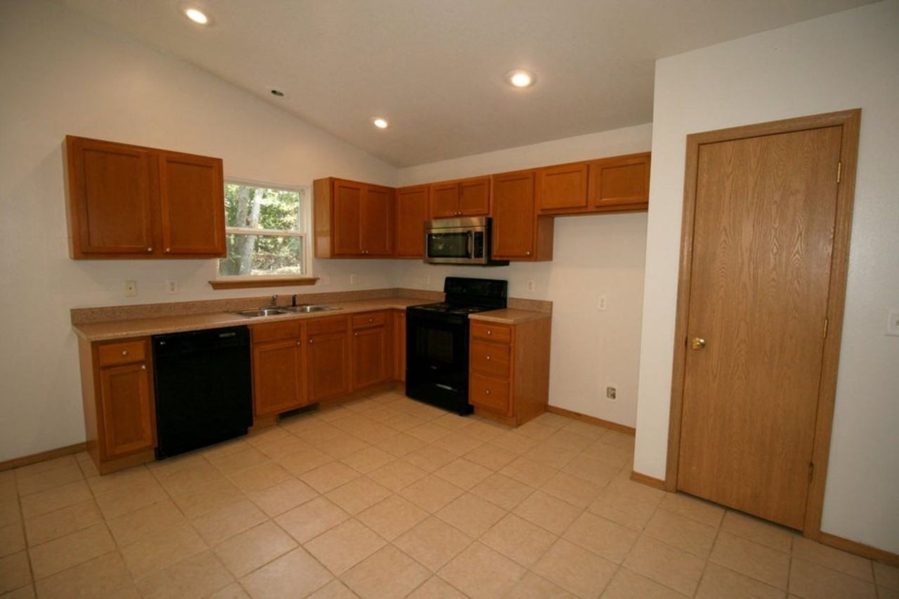 4040 Poplar Rd - Photo 3 of 10