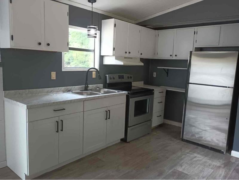 230 Howard Cir - Photo 2 of 9