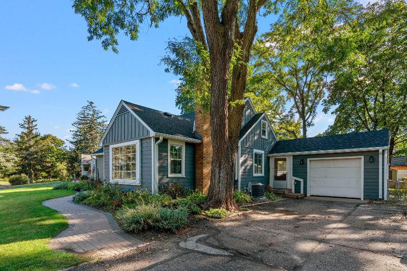 343 Sweet Briar Ln - Photo 2 of 20