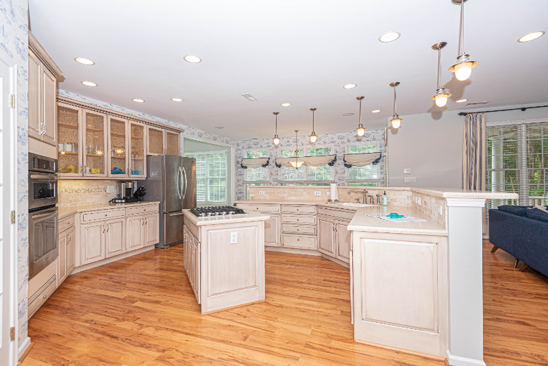 12131 Landings Boulevard - Photo 4 of 17