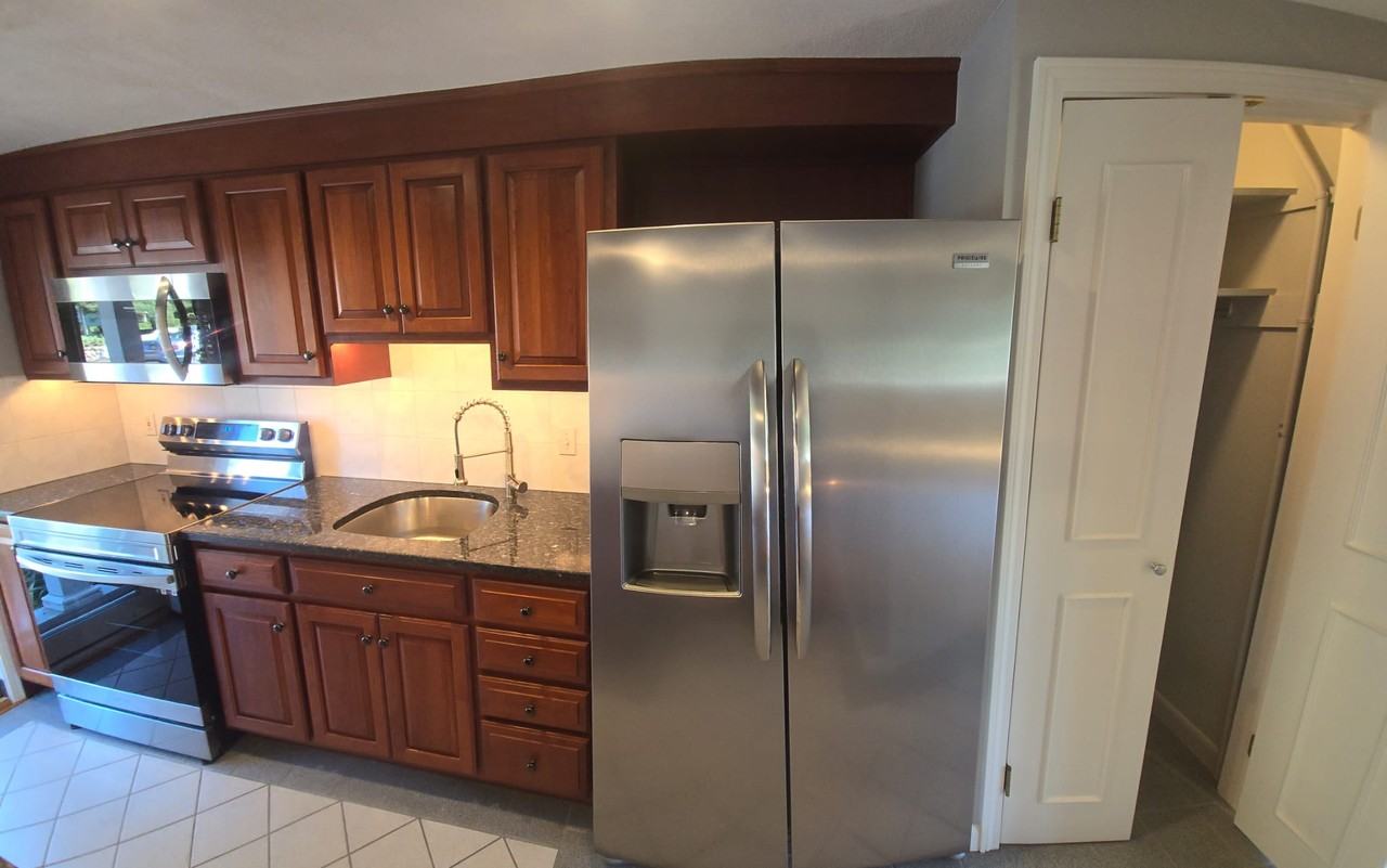 40 Lake St #B - Photo 2 of 22