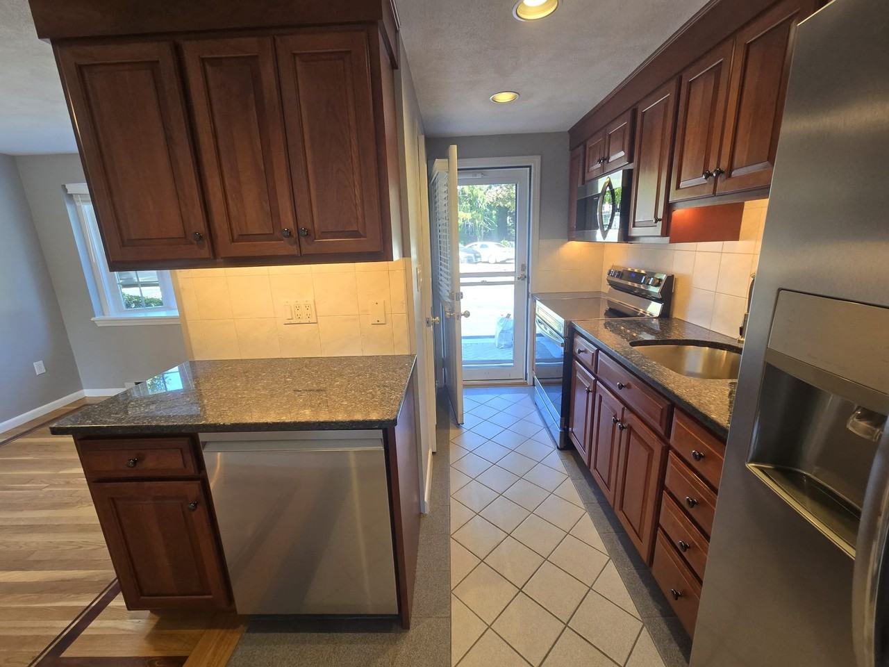 40 Lake St #B - Photo 3 of 22